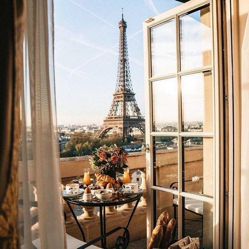 Окно Париж башня