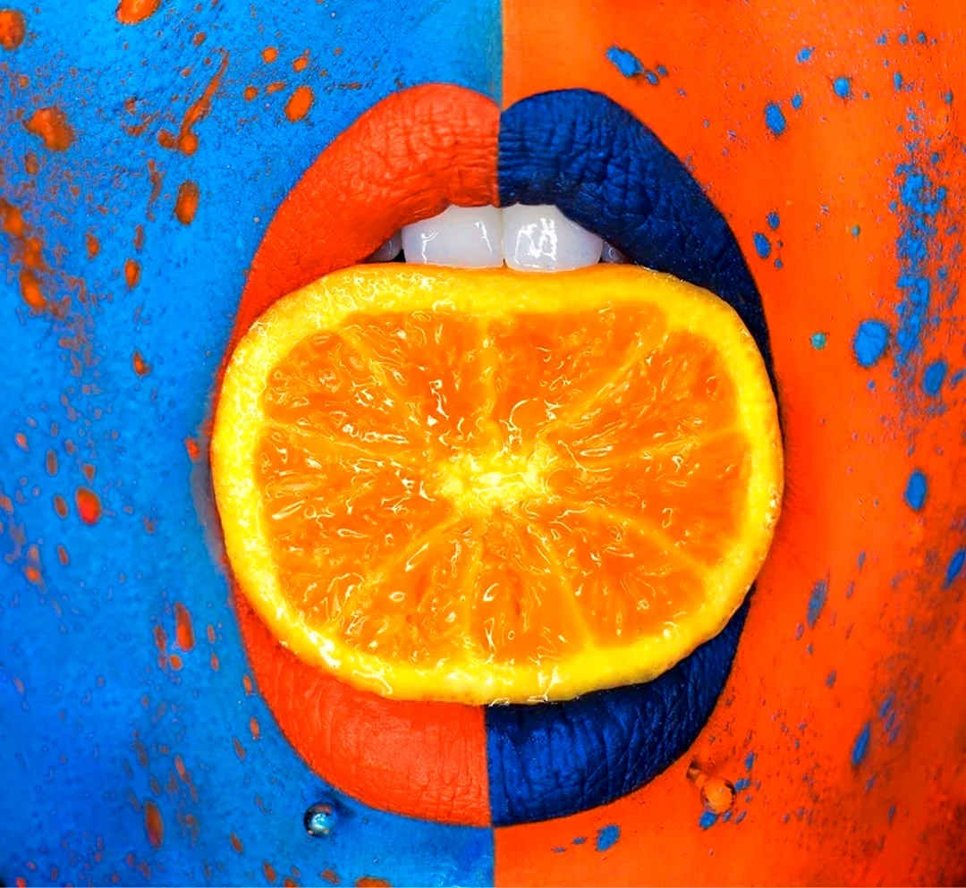 Оранжевый и синий