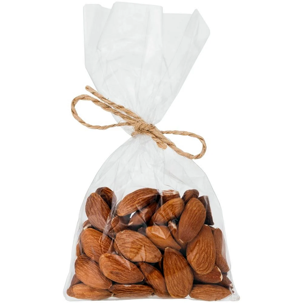 Орехи в прозрачной упаковке