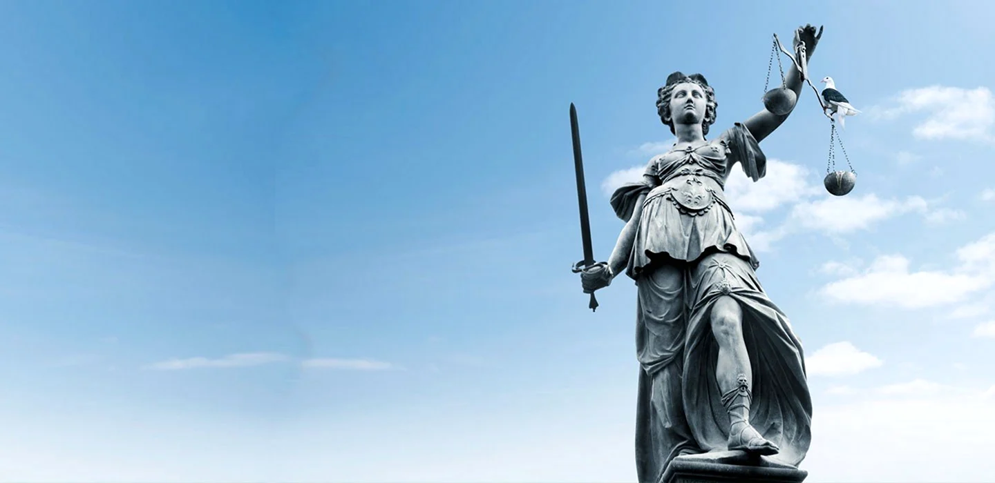 Памятник богине правосудия – юстиции. Луганск