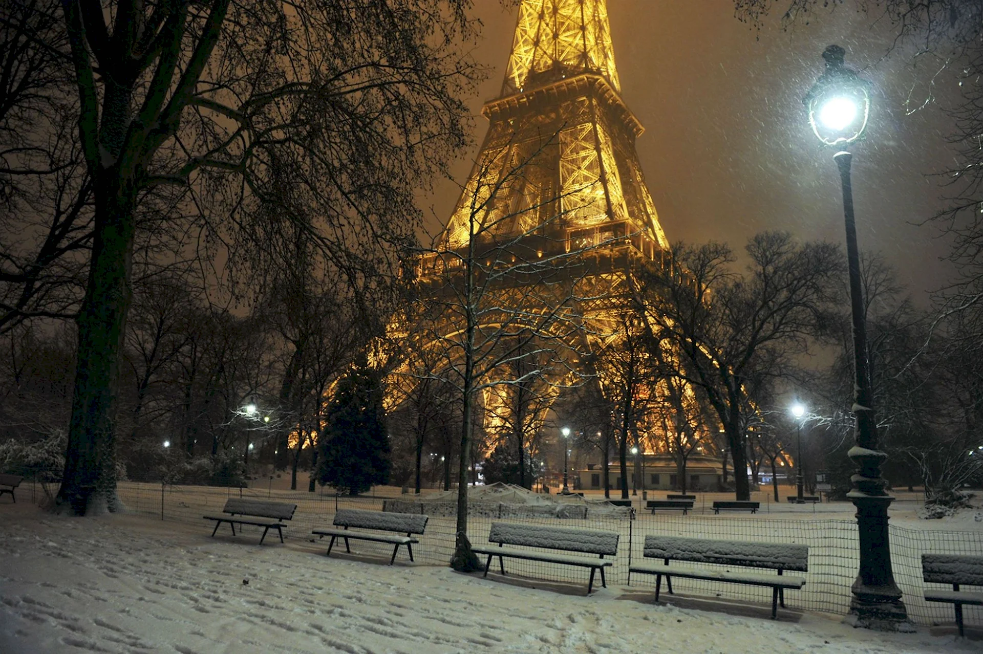Париж Эйфелева башня зима