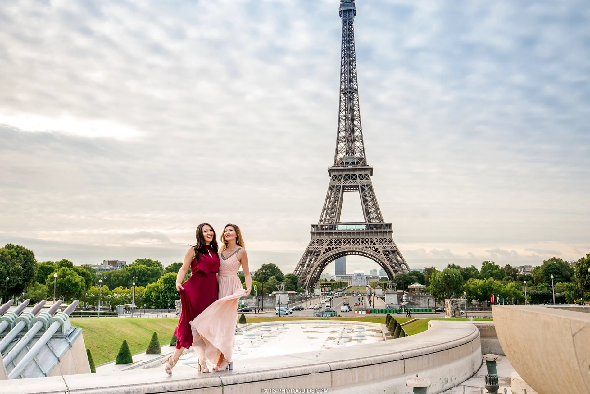 Париж на фоне эльфовой башни