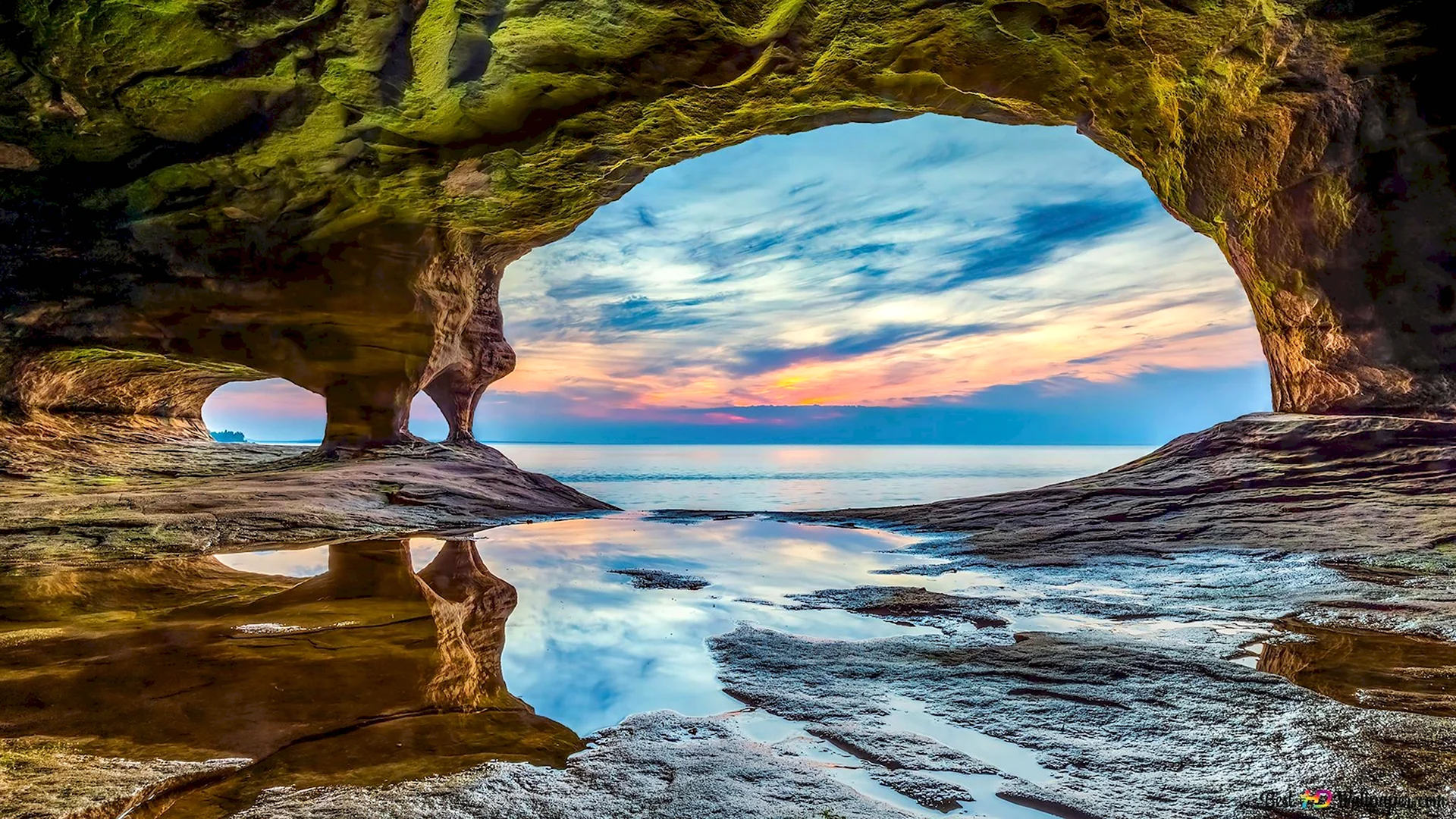 Пещеры на Верхнем озере Мичиган США
