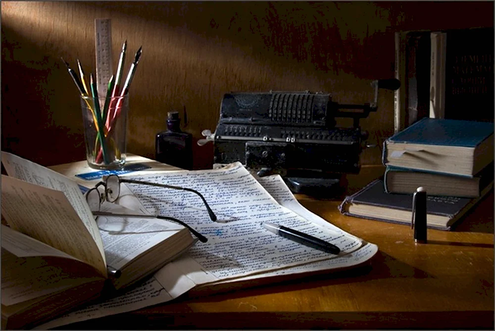 Письменный стол писателя