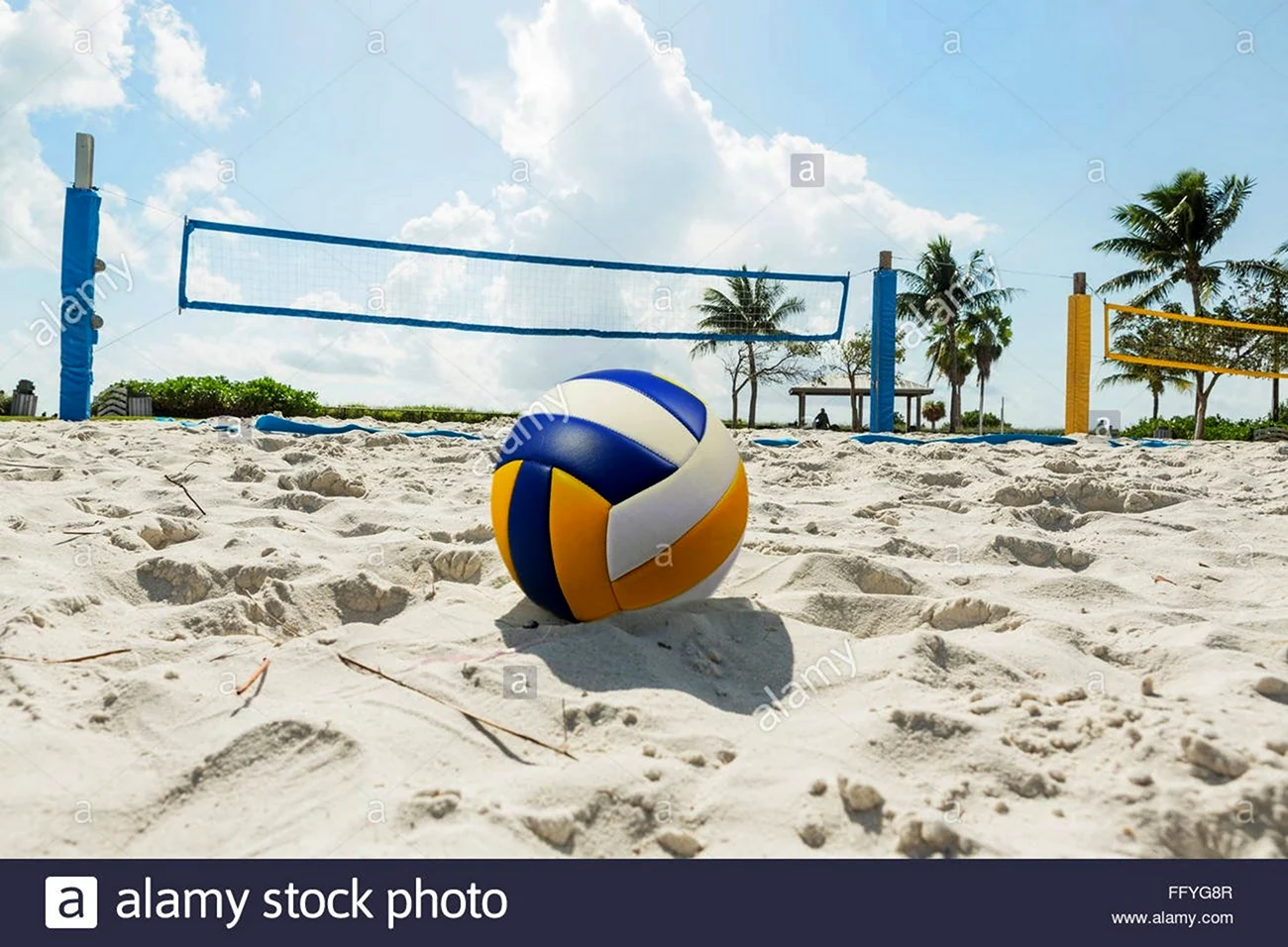 Пляжный волейбол мяч на песке