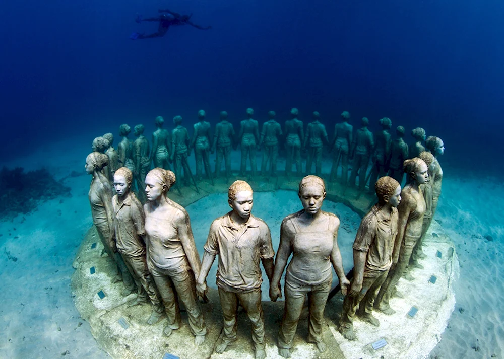 Подводный музей в Канкуне Мексика