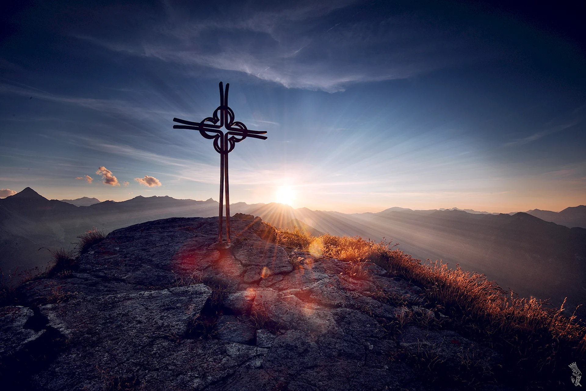 Православный крест на горе