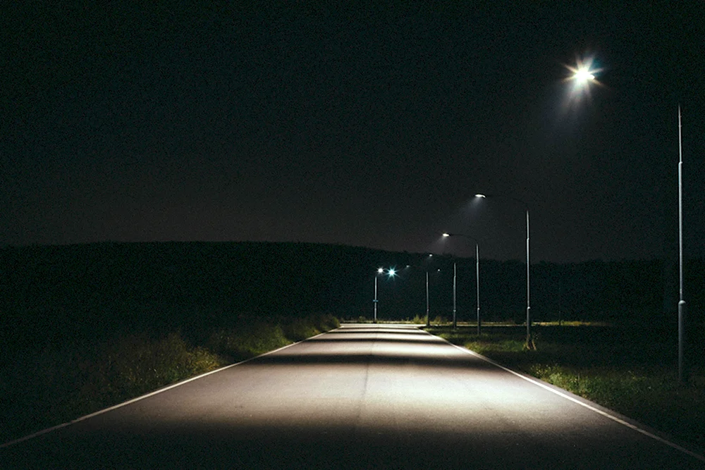 Пустая дорога ночью