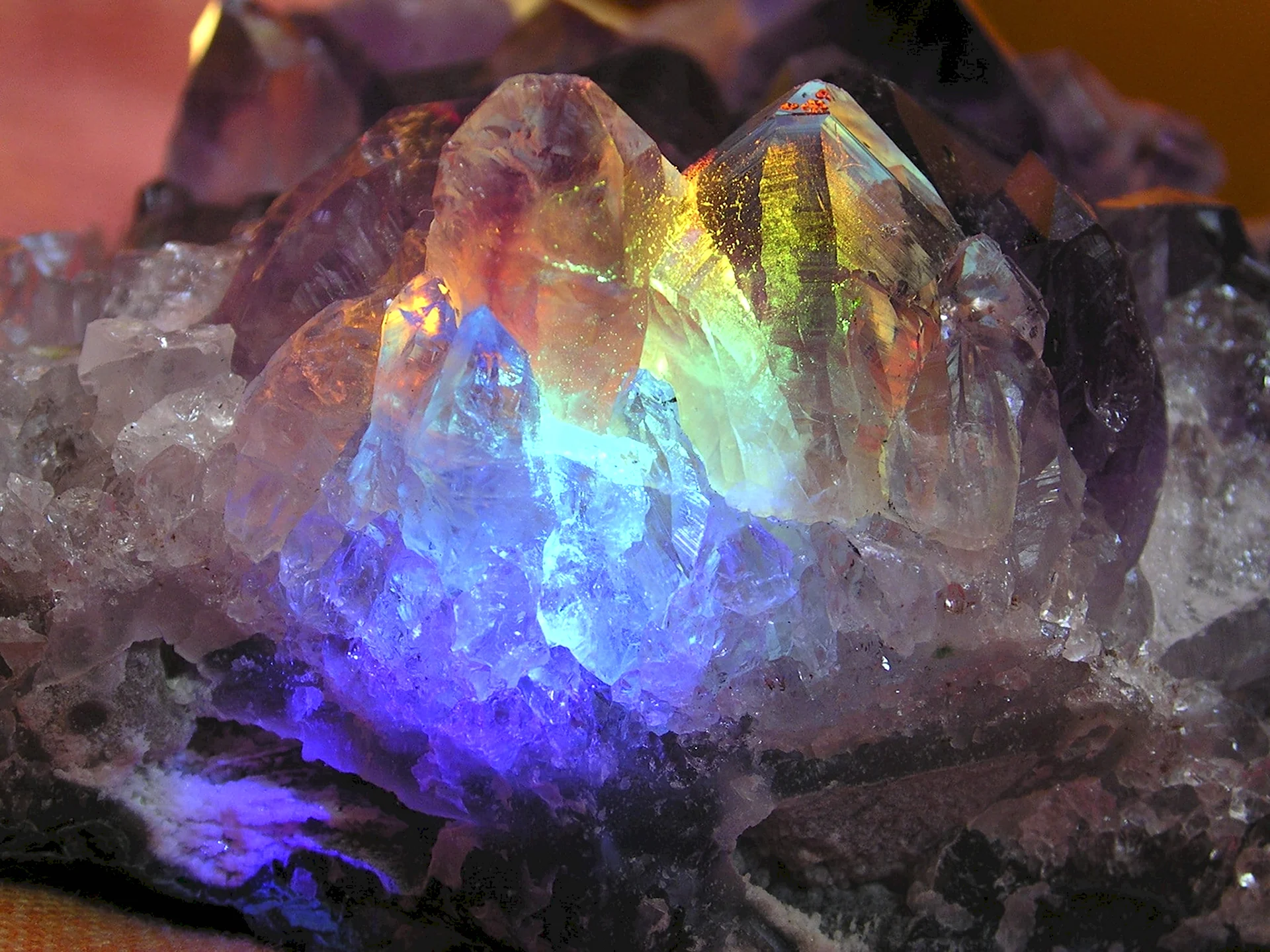 Радужный кварц минерал