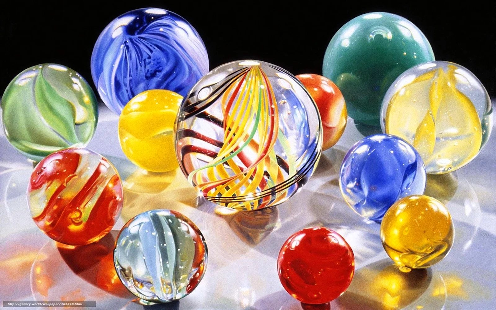 Разноцветные стеклянные шары