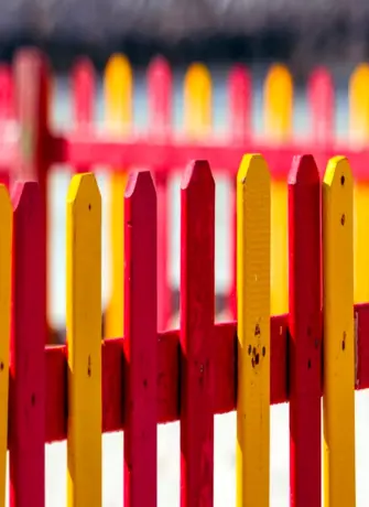 Разноцветный забор