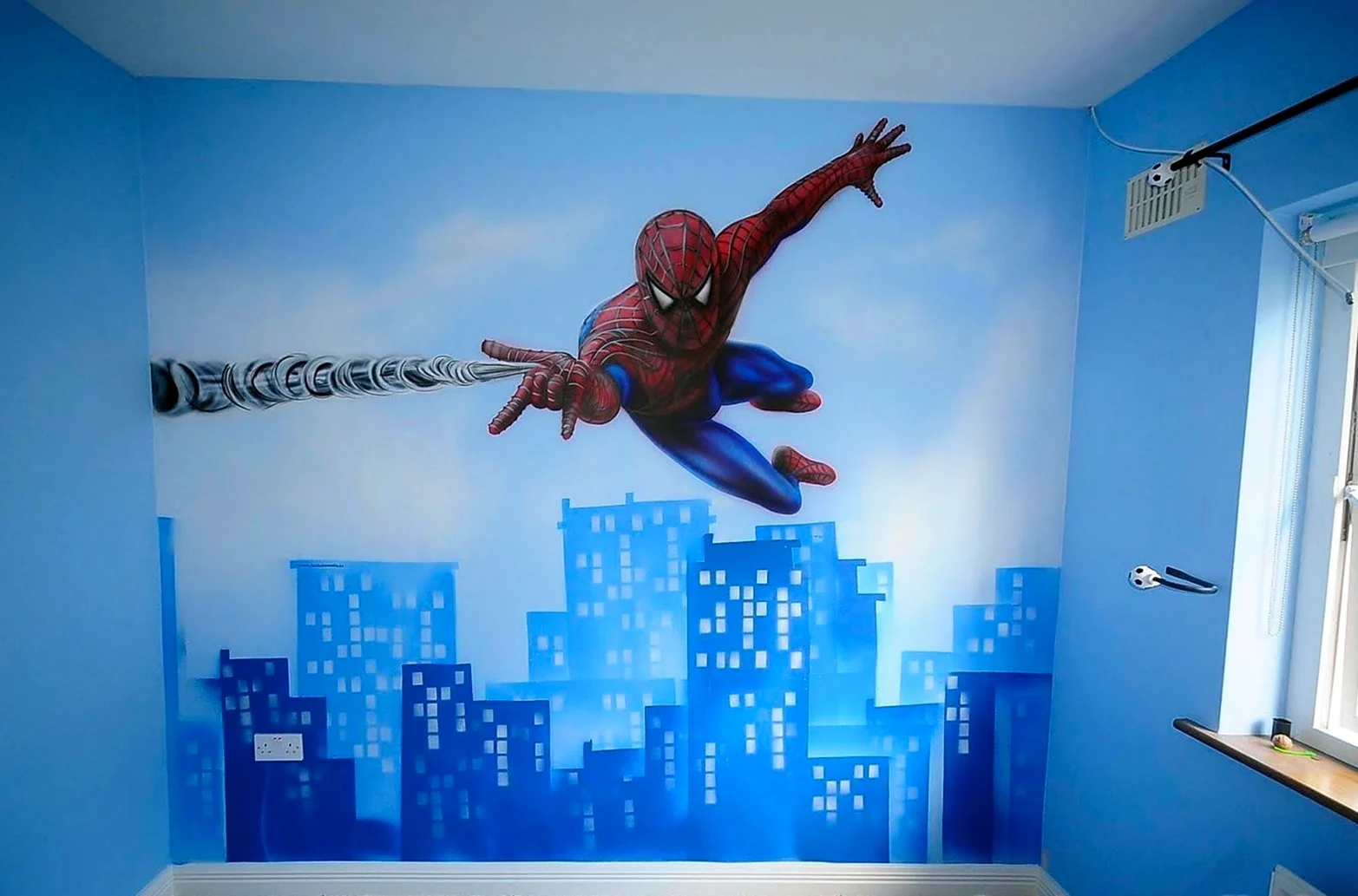 Роспись стены в детской комнате для мальчика