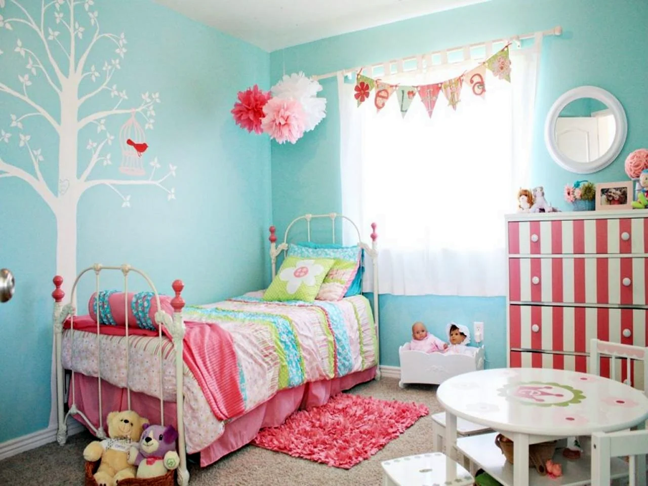 Розово голубая детская комната