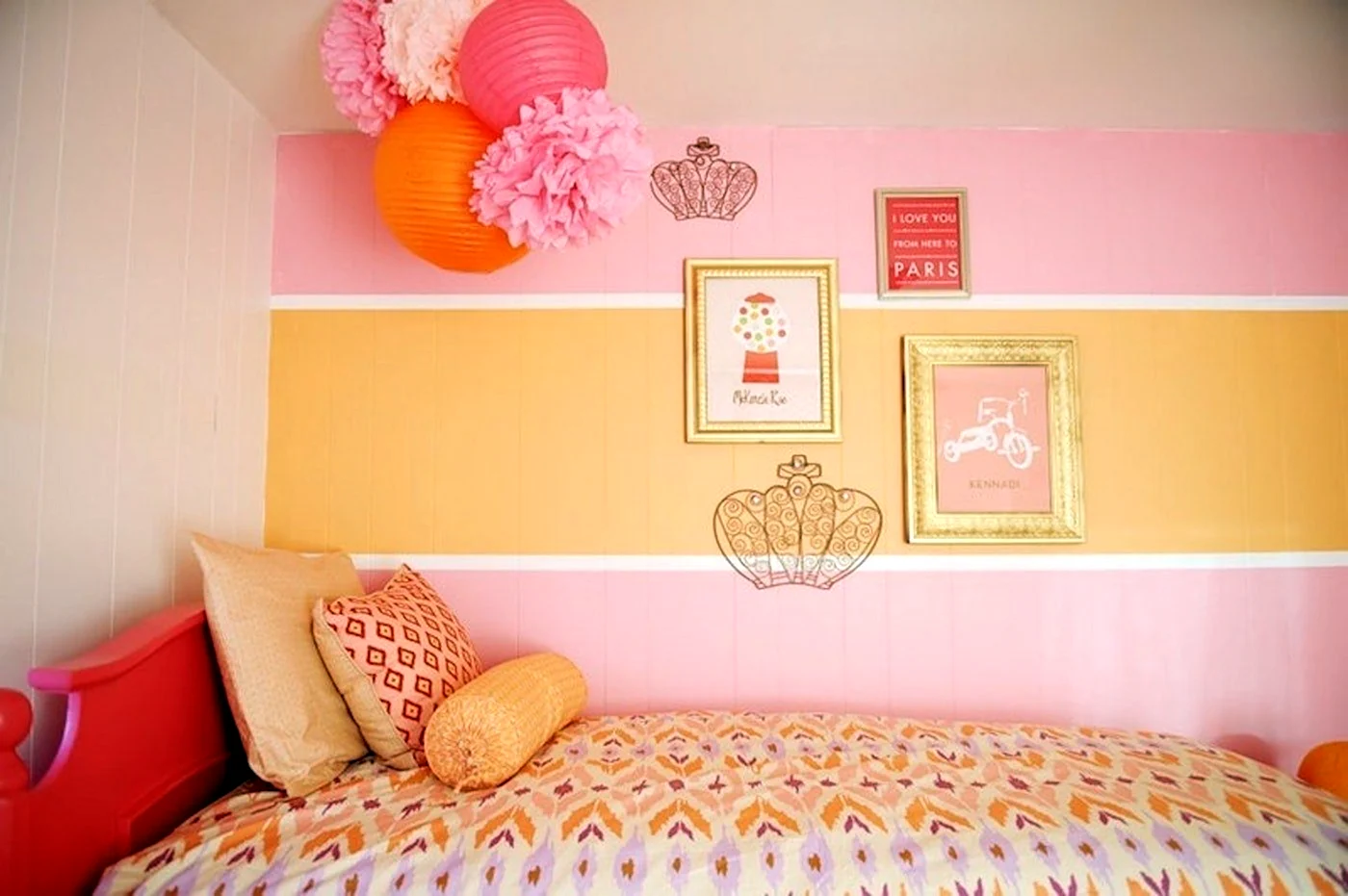 Розово желтая спальня для девочки