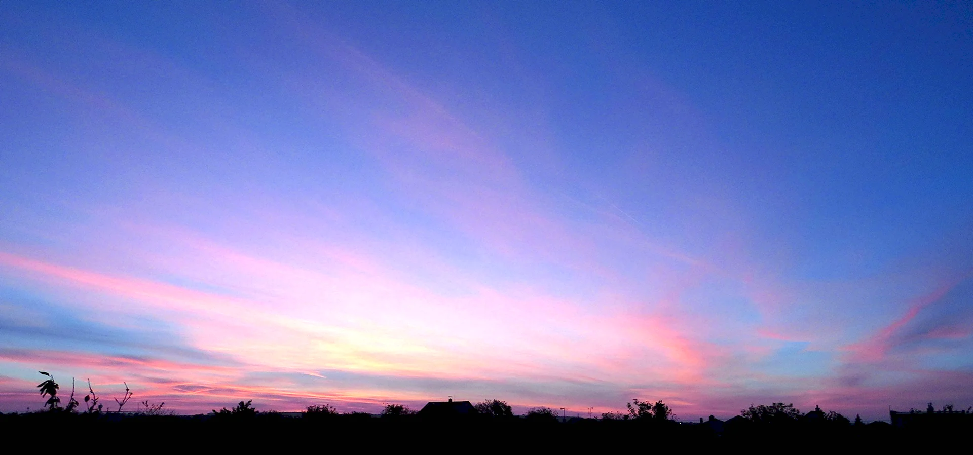 Розовое вечернее небо