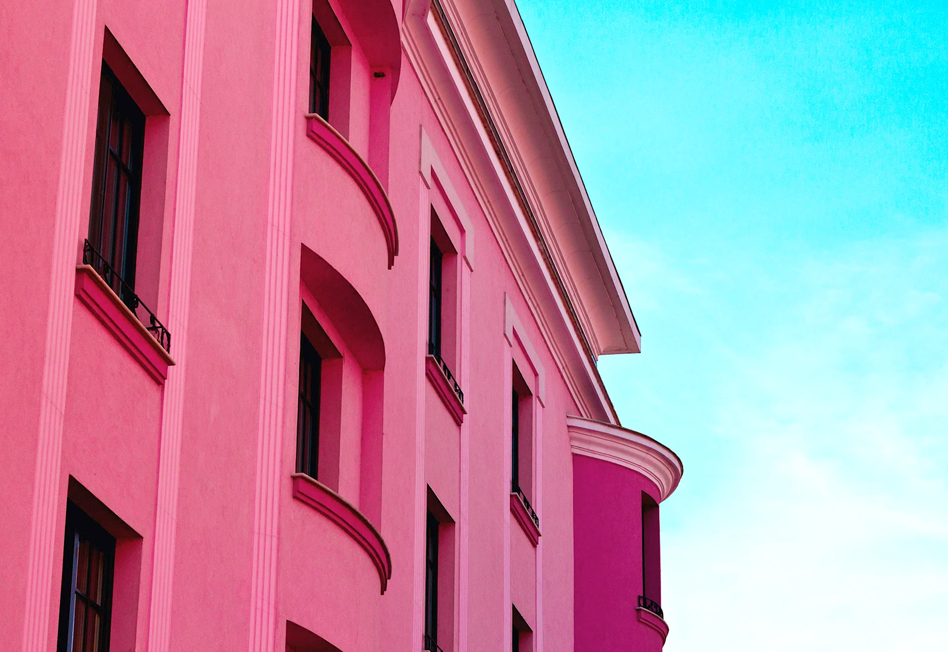 Розовое здание