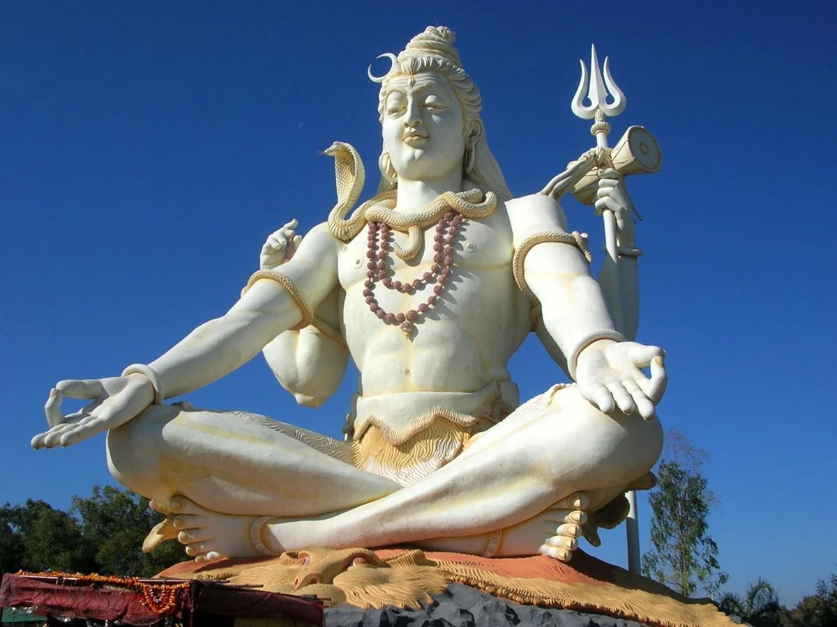 Шива Бог статуя