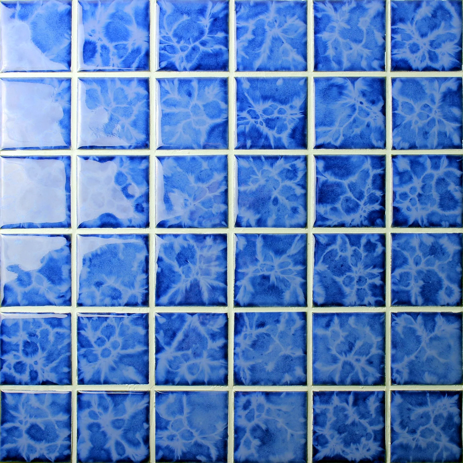 Синяя мозаика из керамики