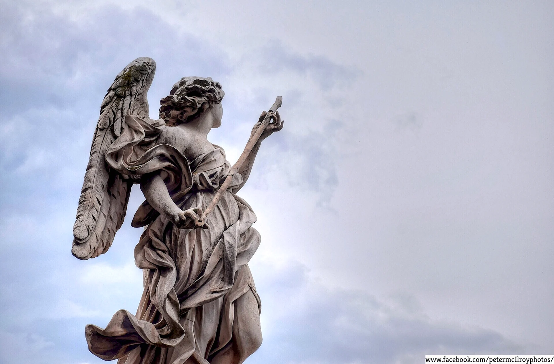 Скульптура ангела Микеланджело