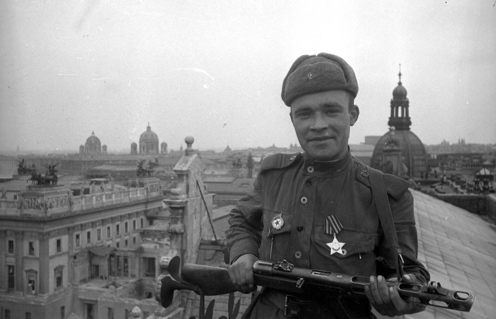 Советские солдаты в Берлине