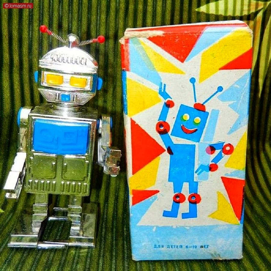 Советский робот игрушка