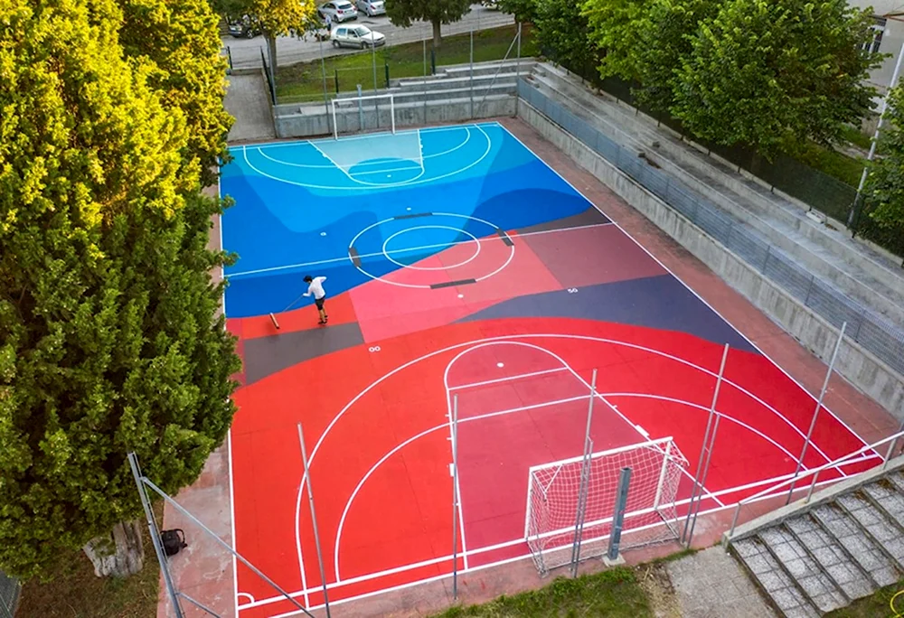 Современная баскетбольная площадка