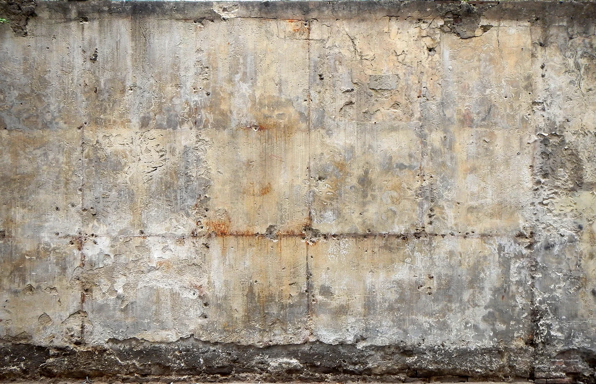 Старая бетонная стена