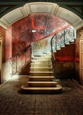 Старинная лестница в доме