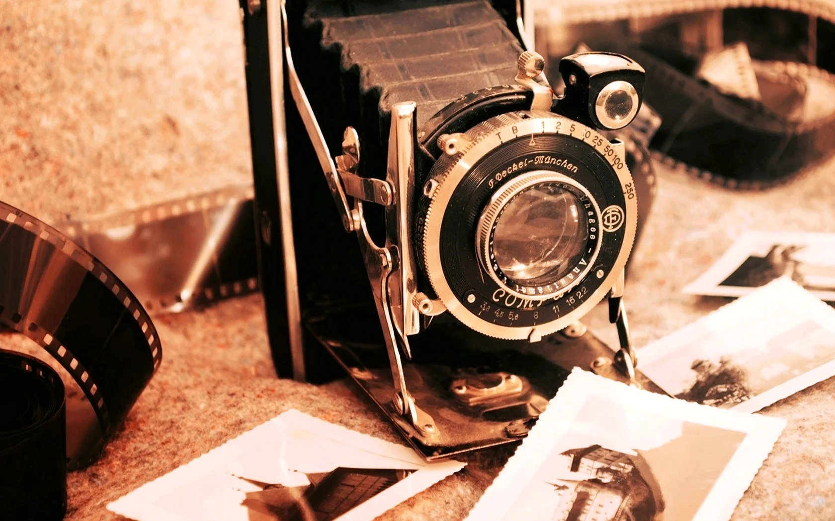 Старинный фотоаппарат в интерьере