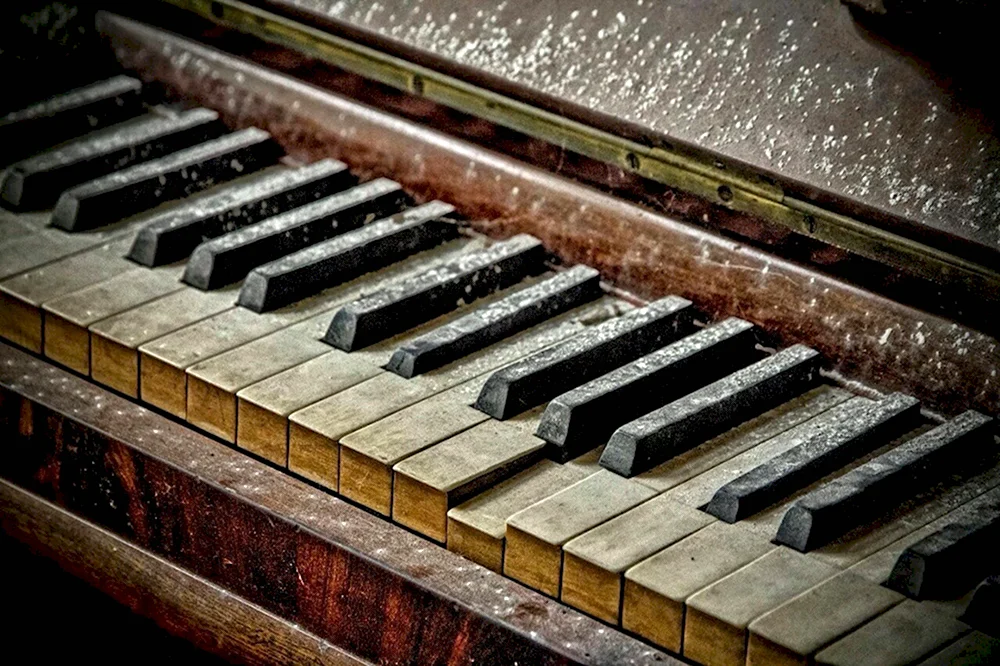 Старое пианино клавиши