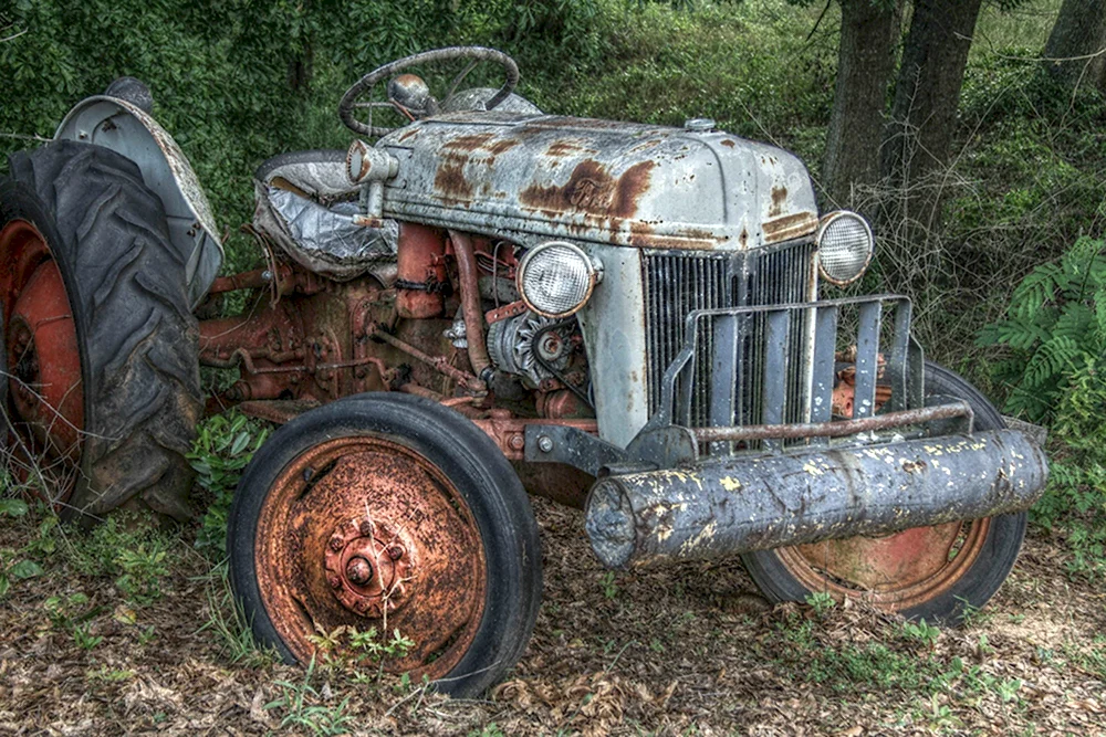 Старый трактор