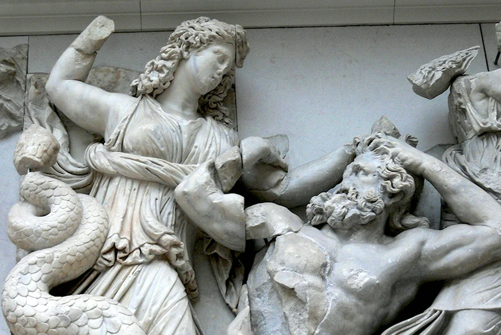 Статуи античности древней Греции