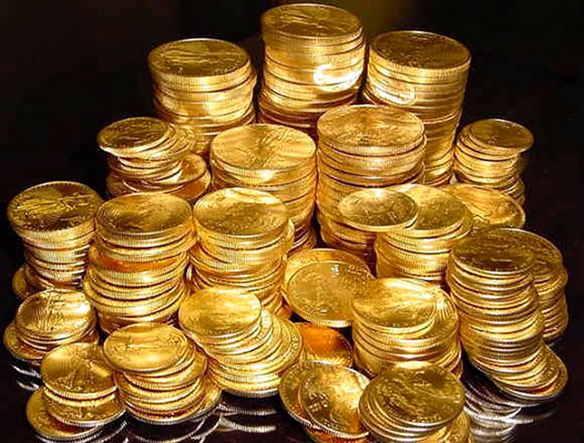 Стопка золотых монет