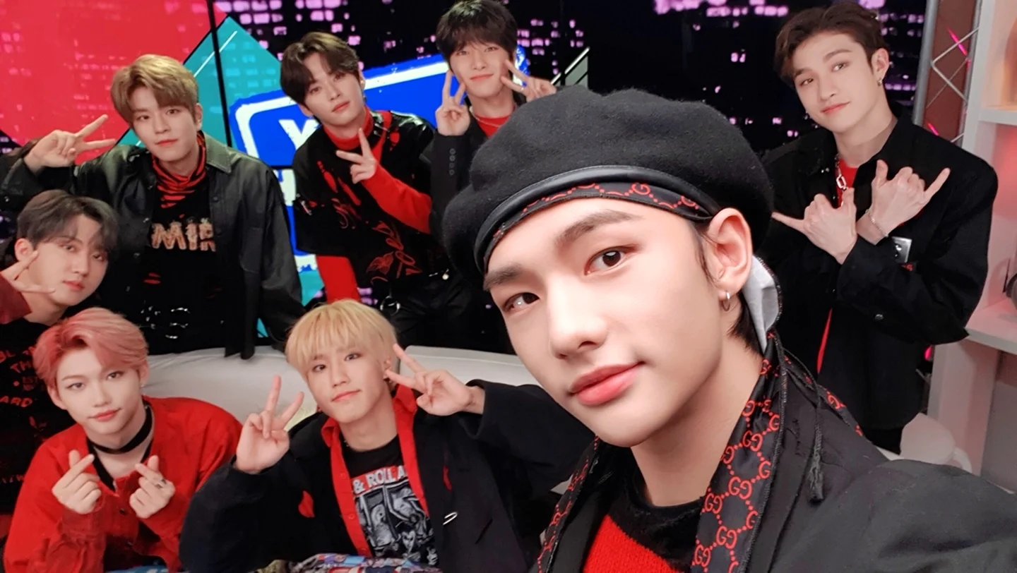 Stray kids skz code. Джисон Stray Kids 2020. Stray Kids Хан Джисон и Хенджин.