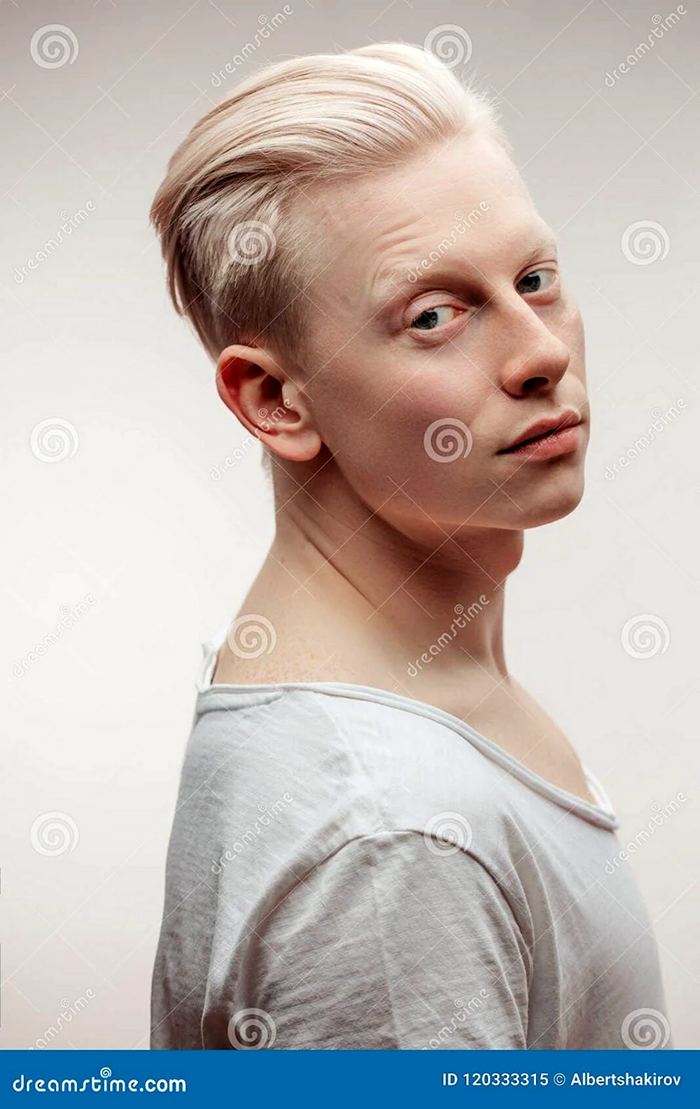 Стрижка мужчина альбинос