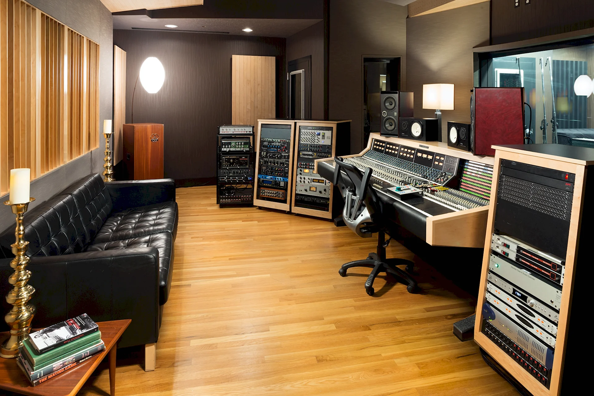 Студия звукозаписи East West Studios Лос-Анджелес США 2008г.