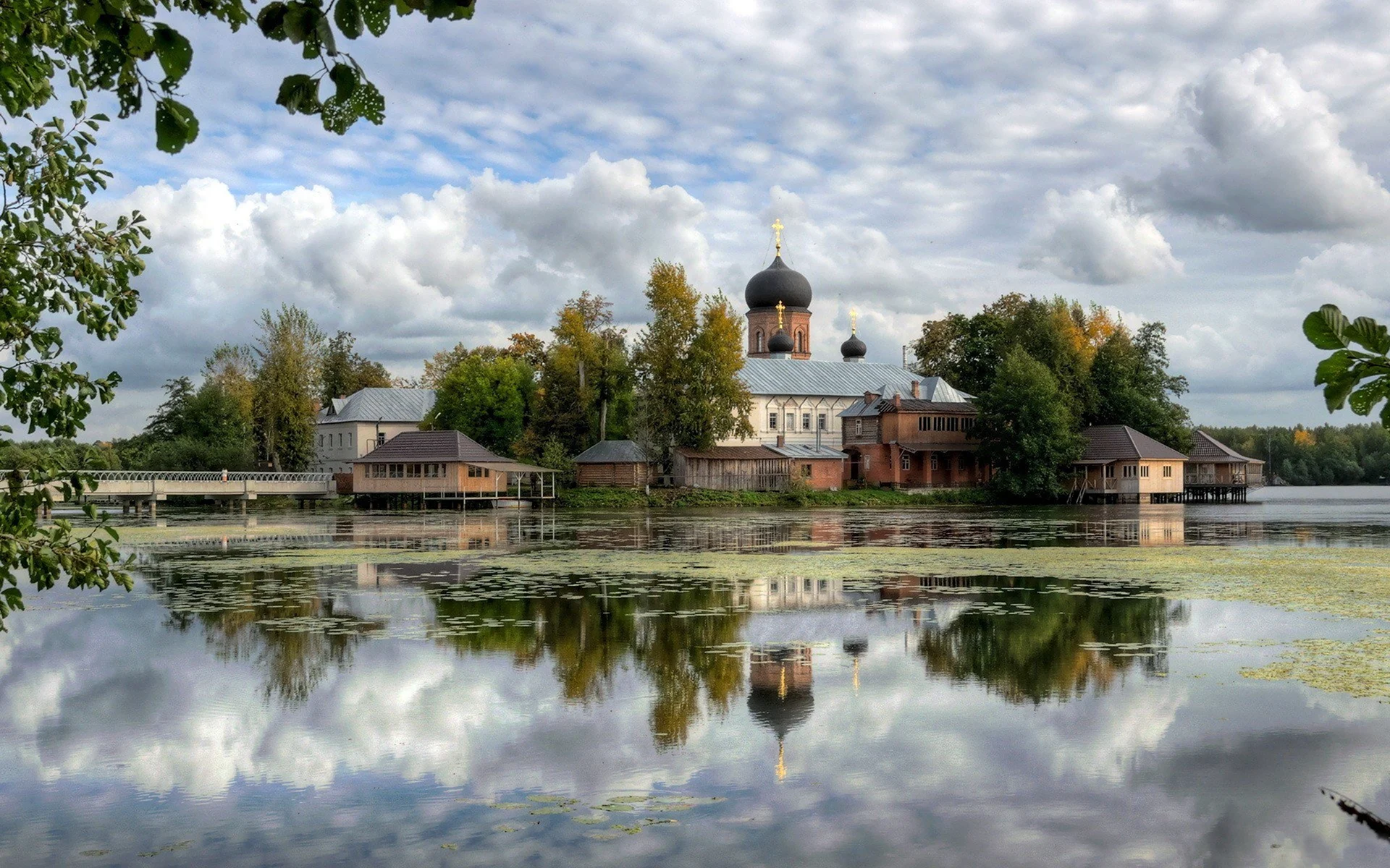 Свято-Введенский монастырь на реке Толга