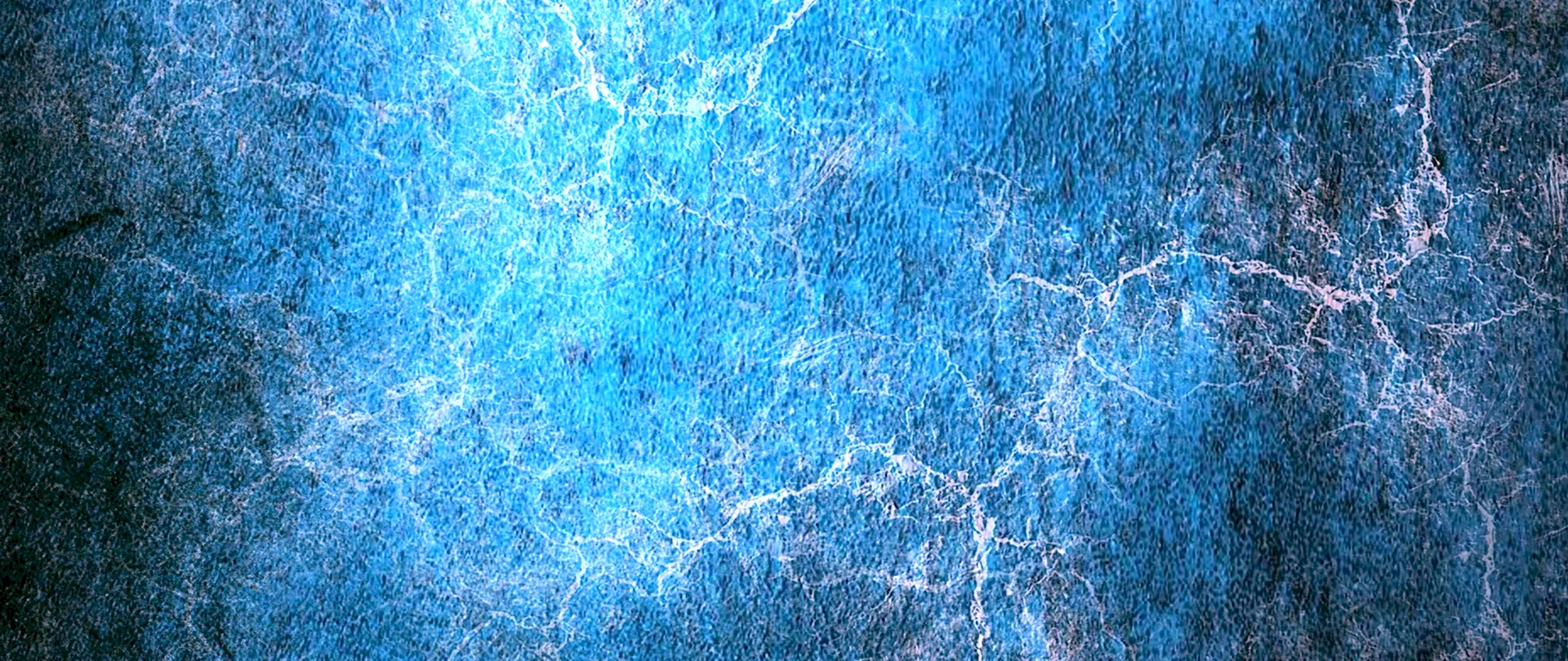 Темно синий мрамор