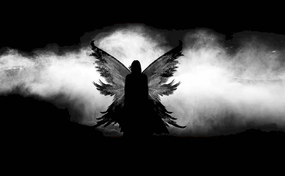 Темный силуэт с крыльями