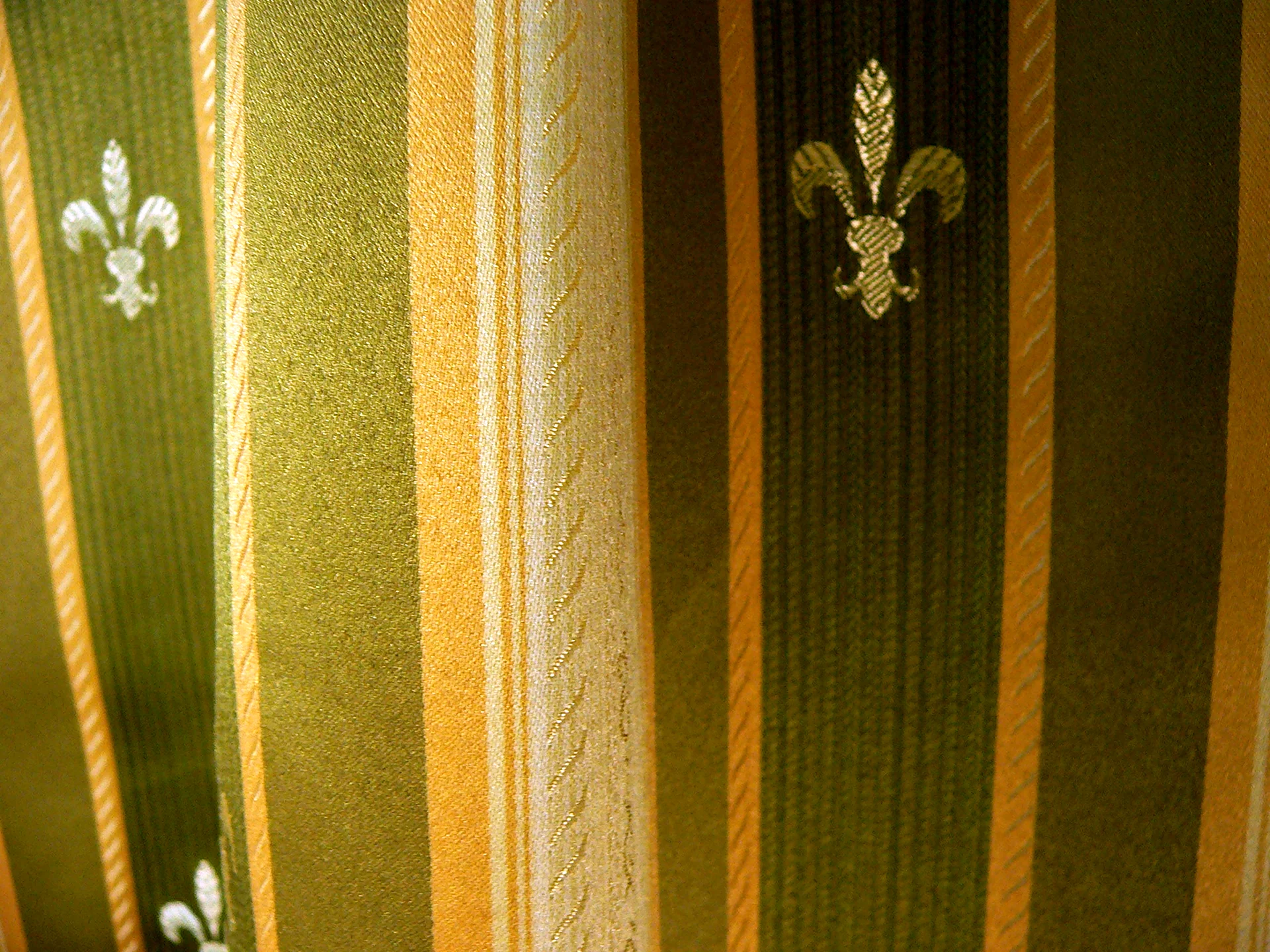 Ткань для штор Королевские лилии