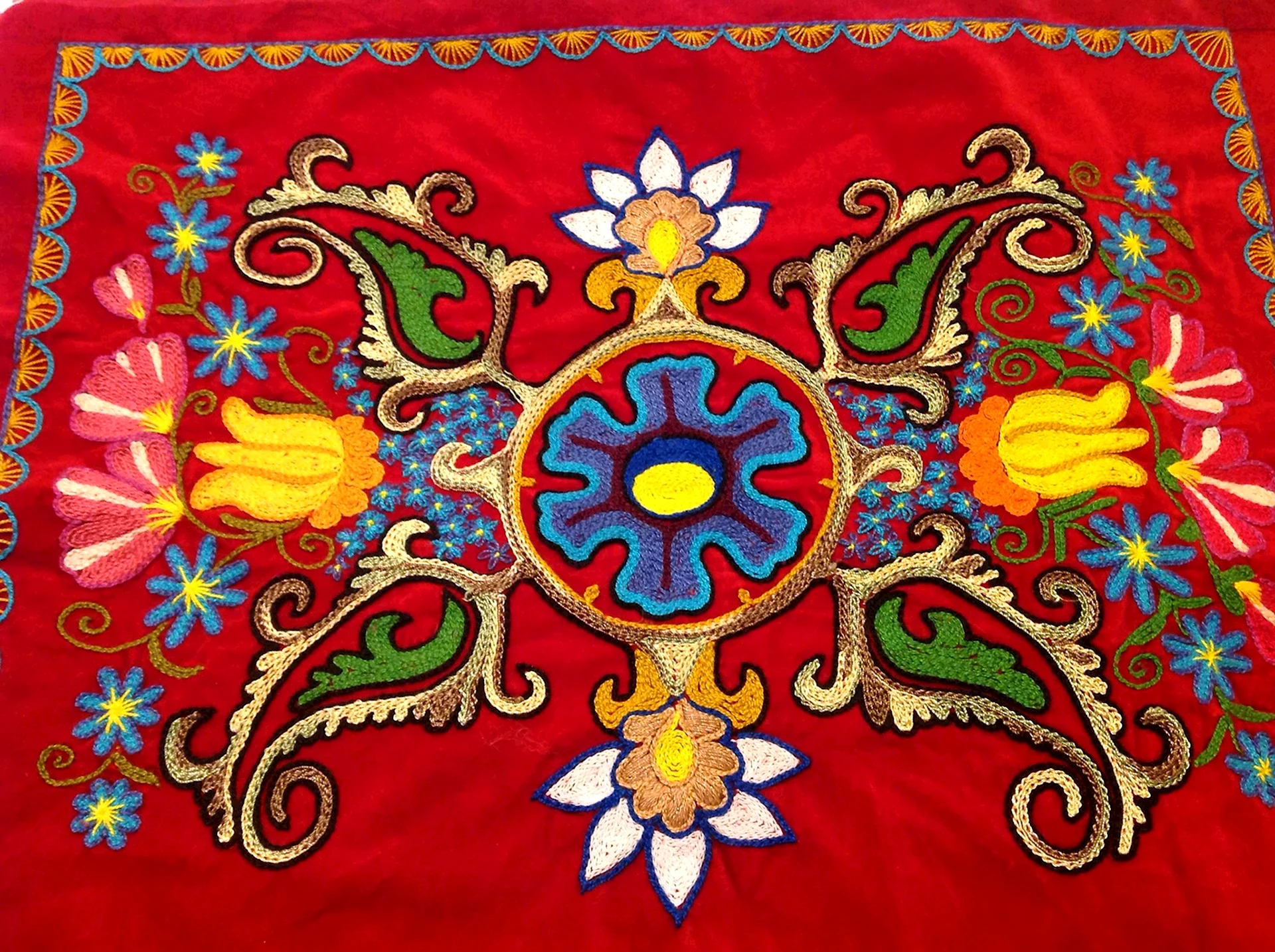 Традиционная Татарская вышивка тамбурным швом