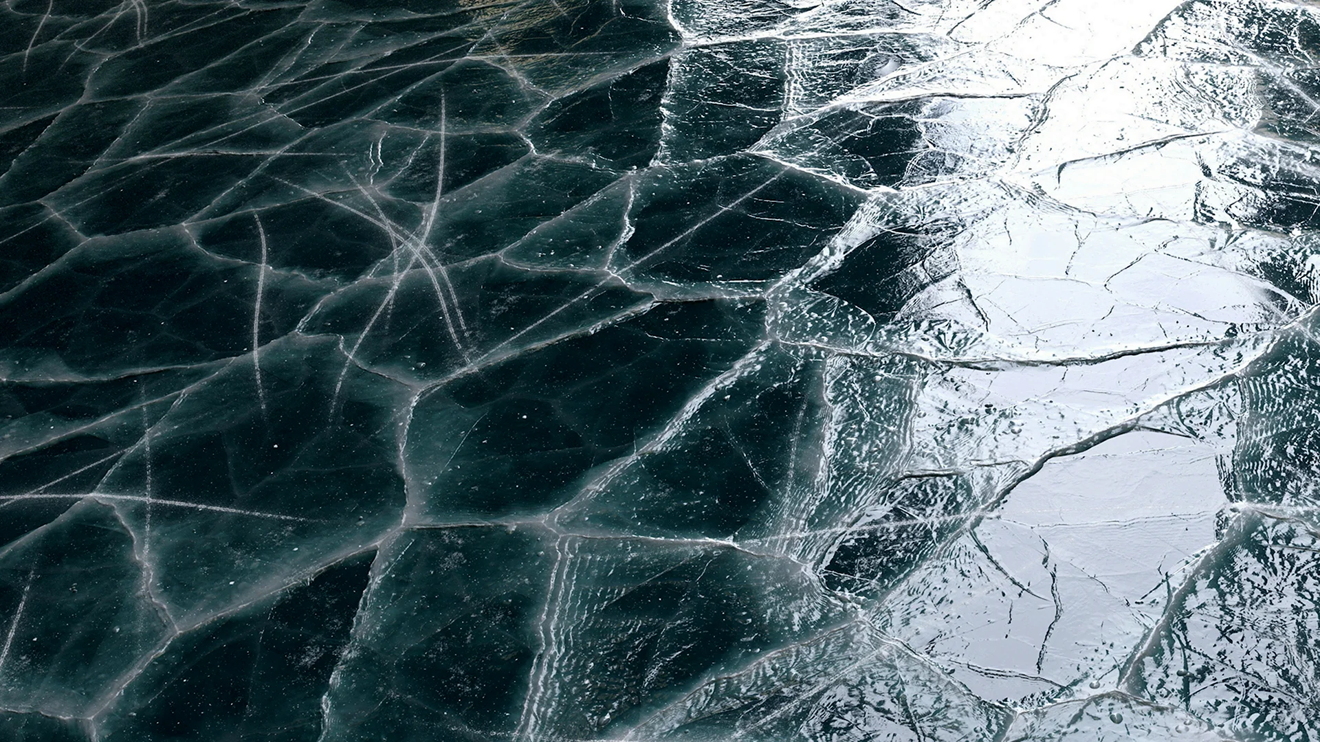 Трещины на льду