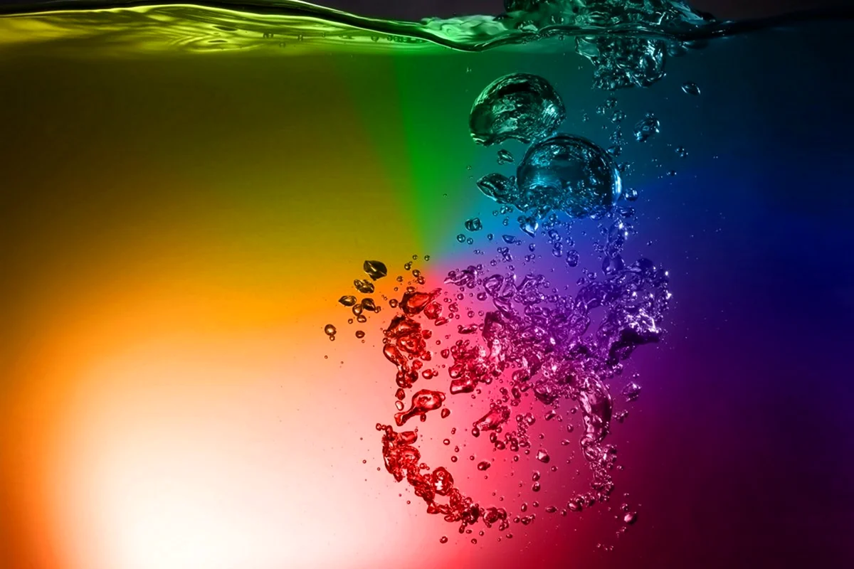 Цветной в воде