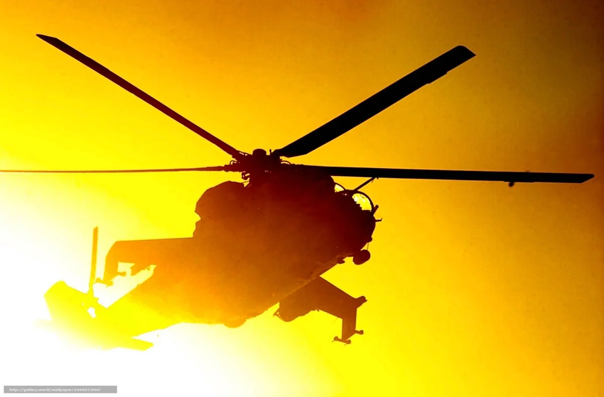 Вертолёт на фоне солнца
