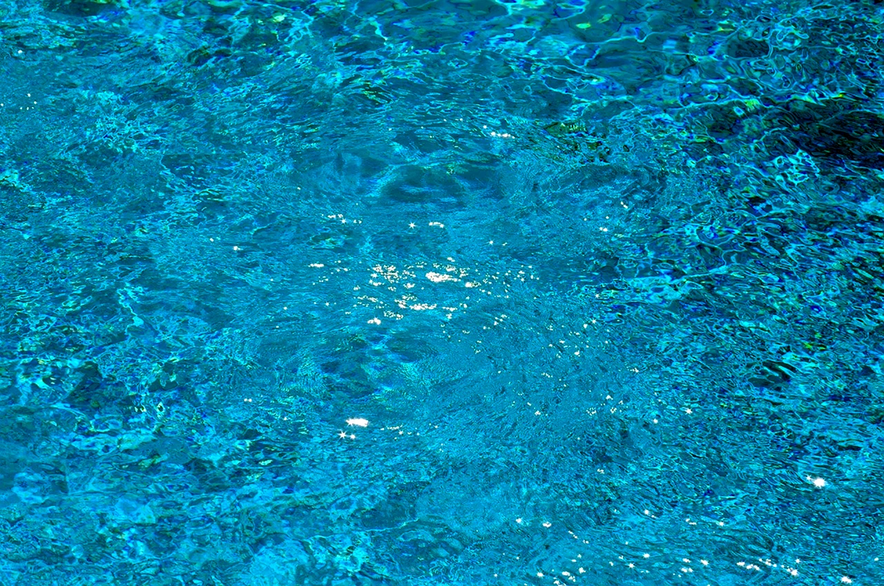 Вода в бассейне вид сверху