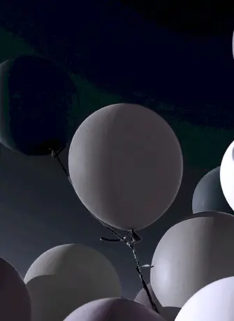 Воздушные шары на темном фоне