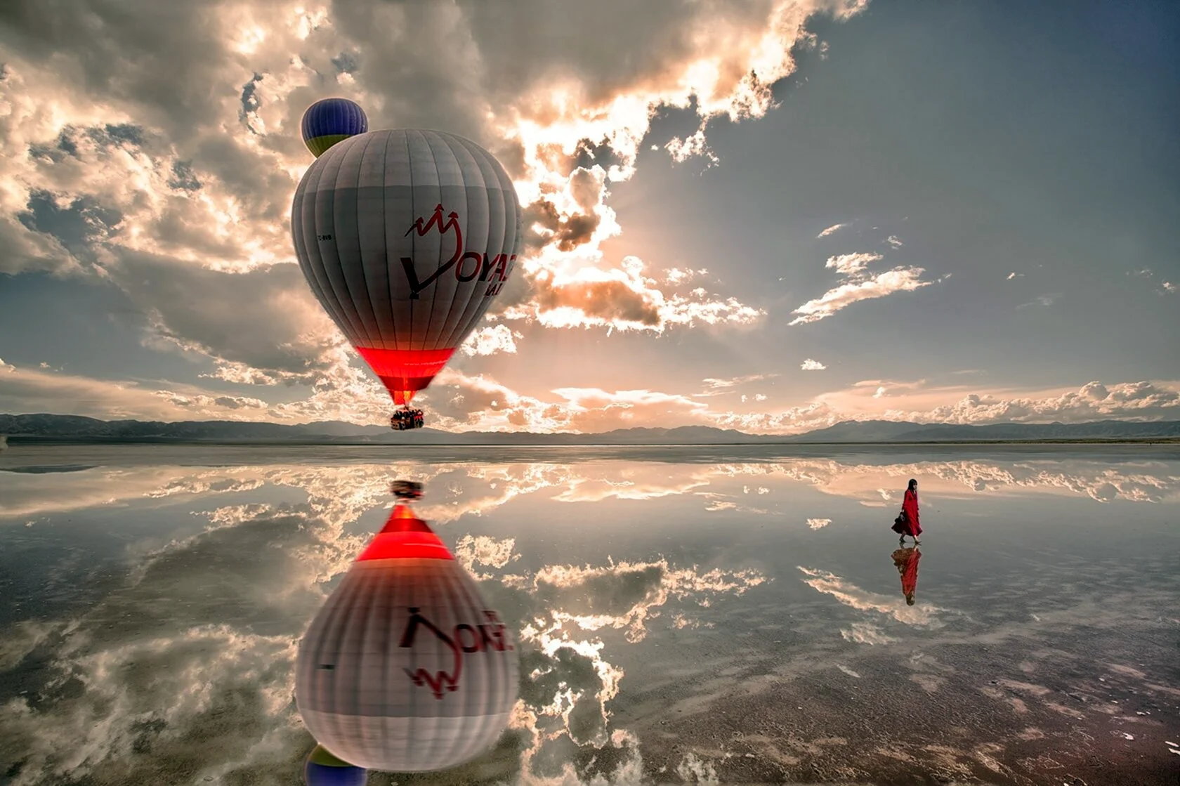 Воздушные шары над морем