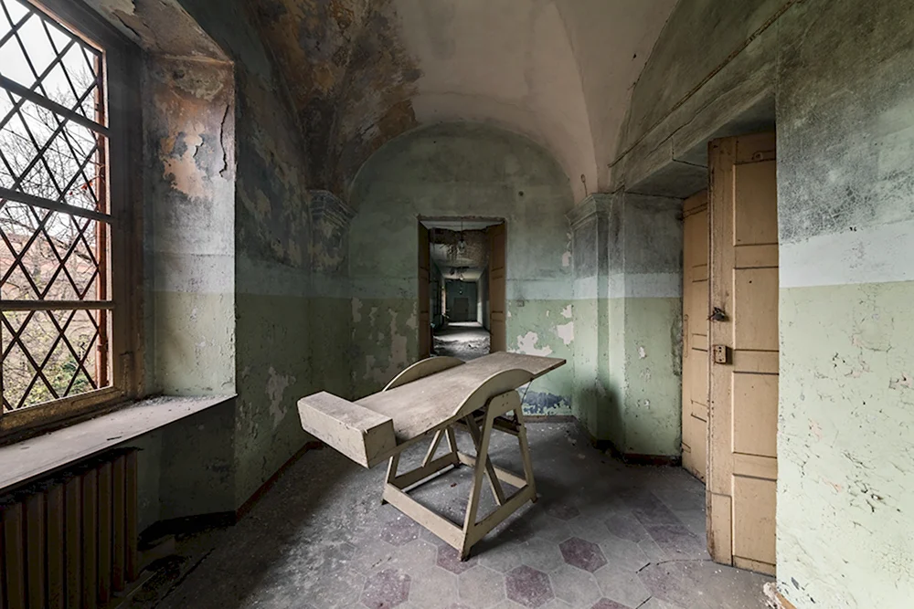 Заброшенная психиатрическая больница в Италии