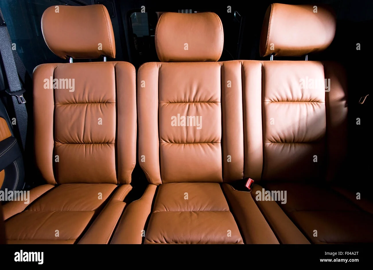 Задние пассажирские сиденья в автомобиле