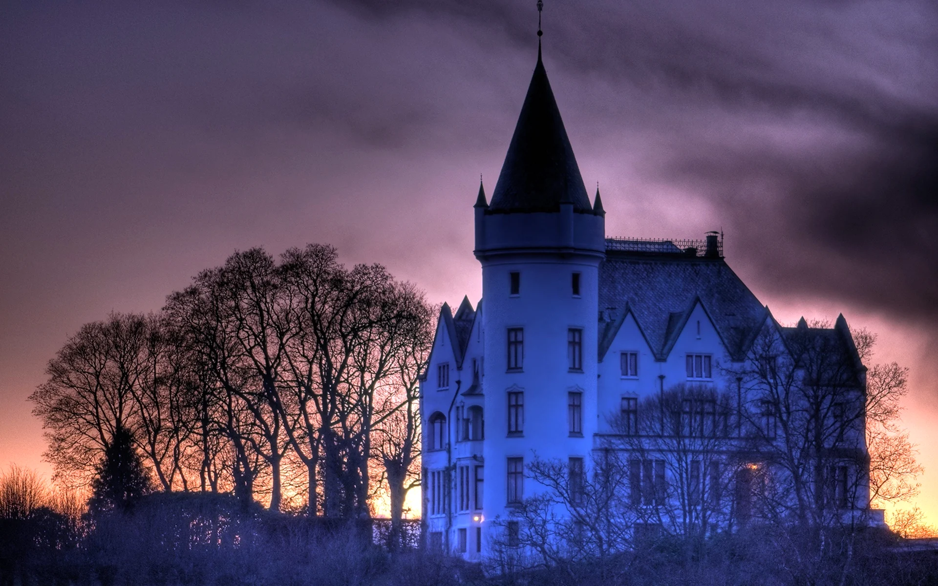 Замок короля Гарольда на закате берген Норвегия